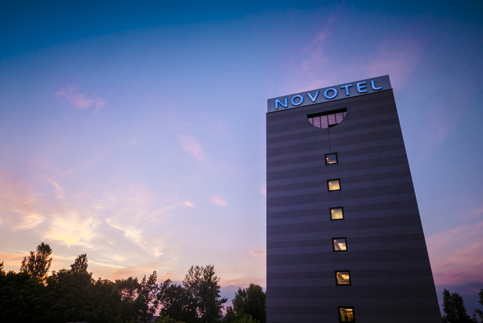 NOVOTEL MILANO By night